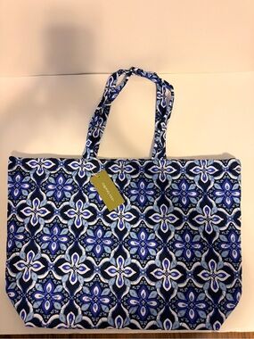 NWT Vera Bradley East West Tote Raindrop Medallion Peacost Quilted Tote Bag